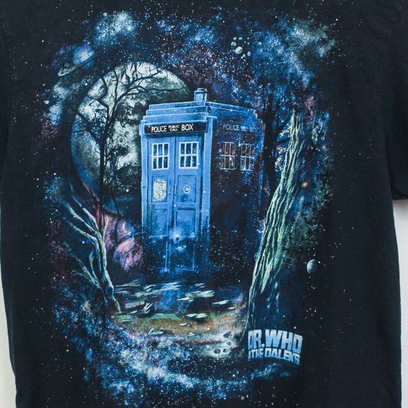 Dr. Who & The Daleks Police Box T-Shirt - Picture 3 of 6